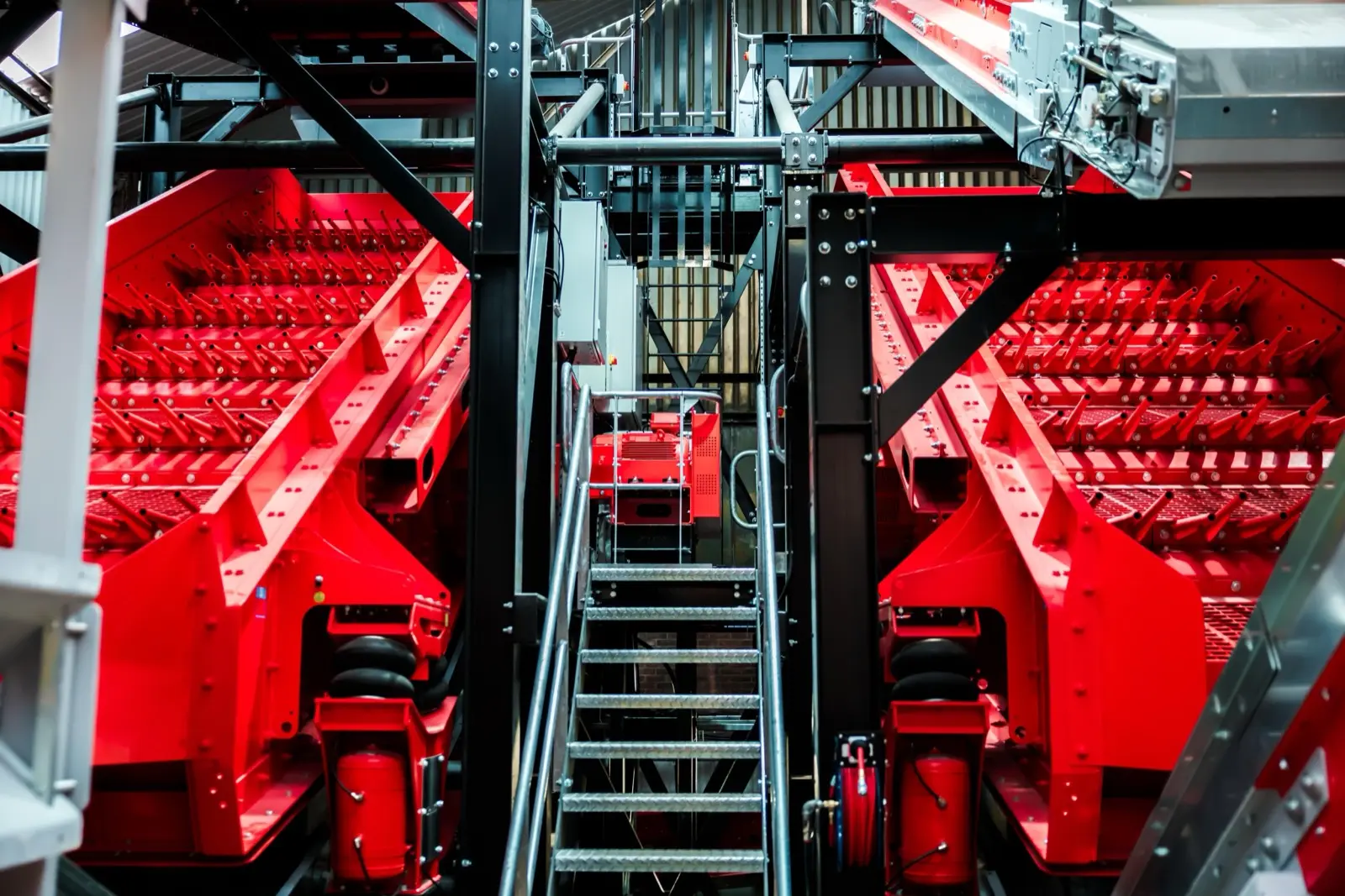 Conveyors feeding an AI optical sorting unit